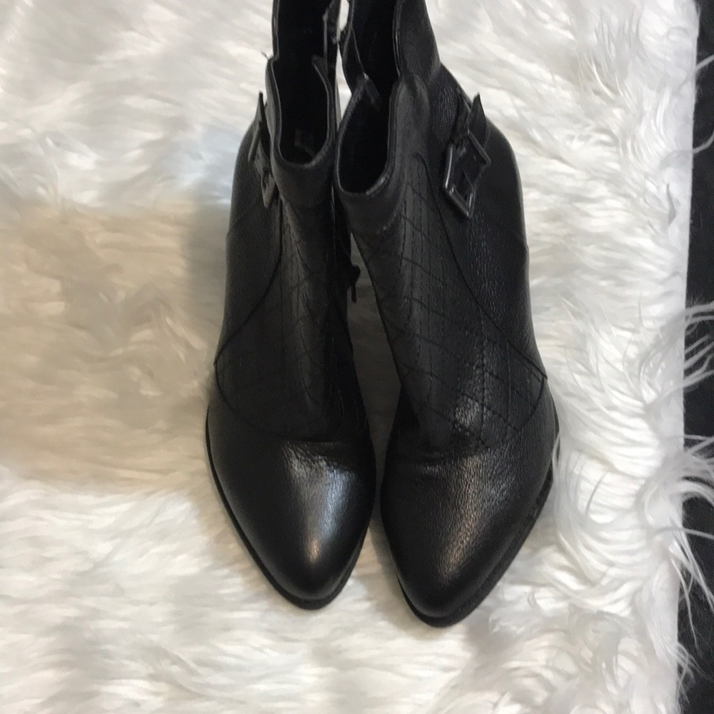 NWT Black leather ankle booties heel - Picture 4 of 7